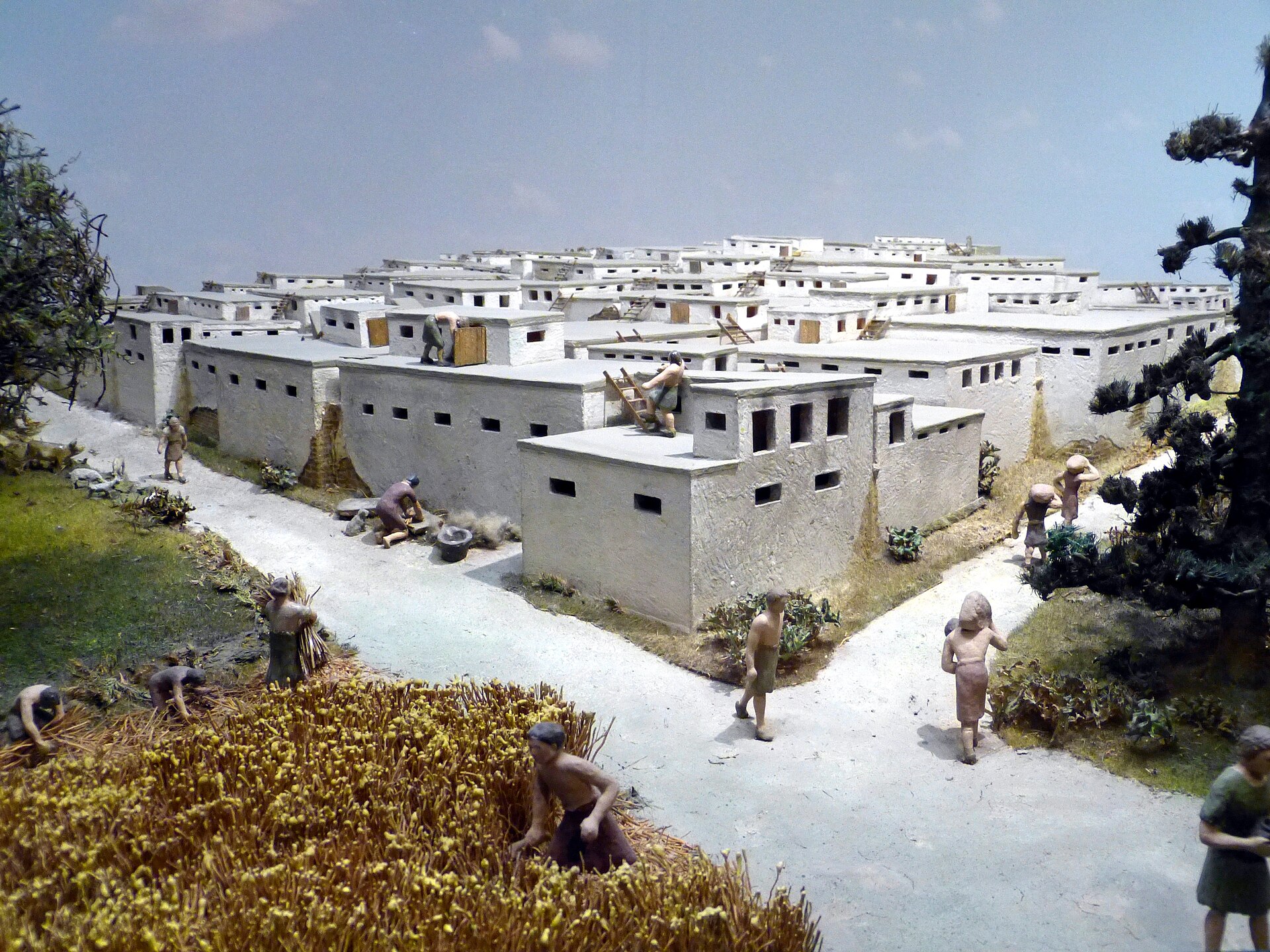 Maquette de Çatal Höyük : des maisons accolées, aucune rue