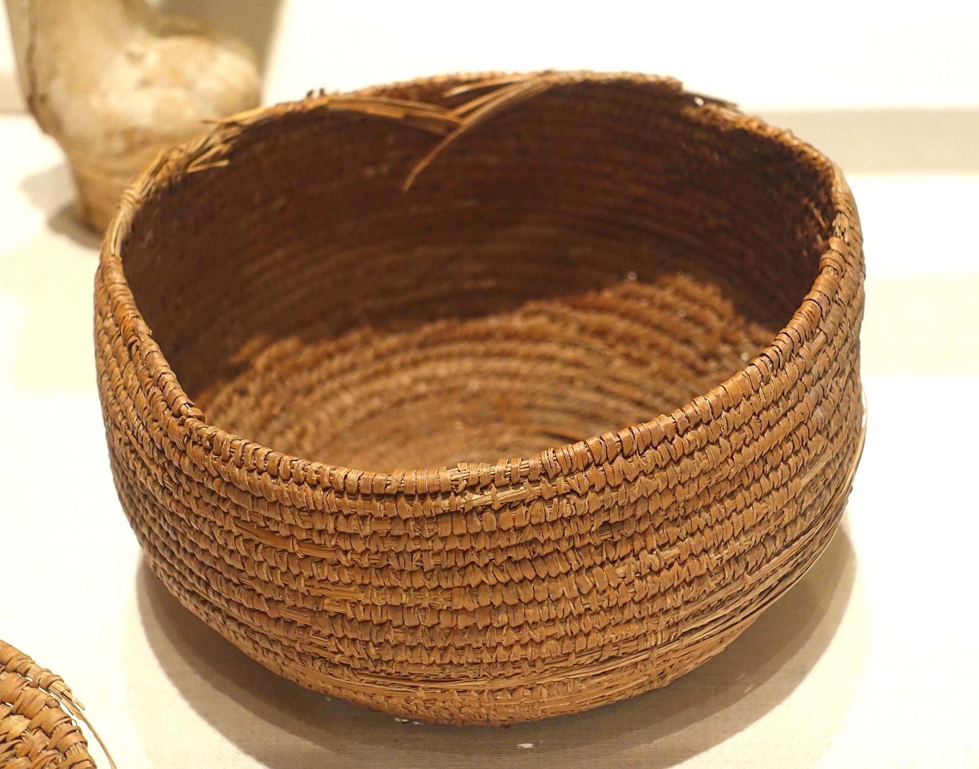 Panier en fibres végétales tressées, Égypte, il y a près de 4000 ans