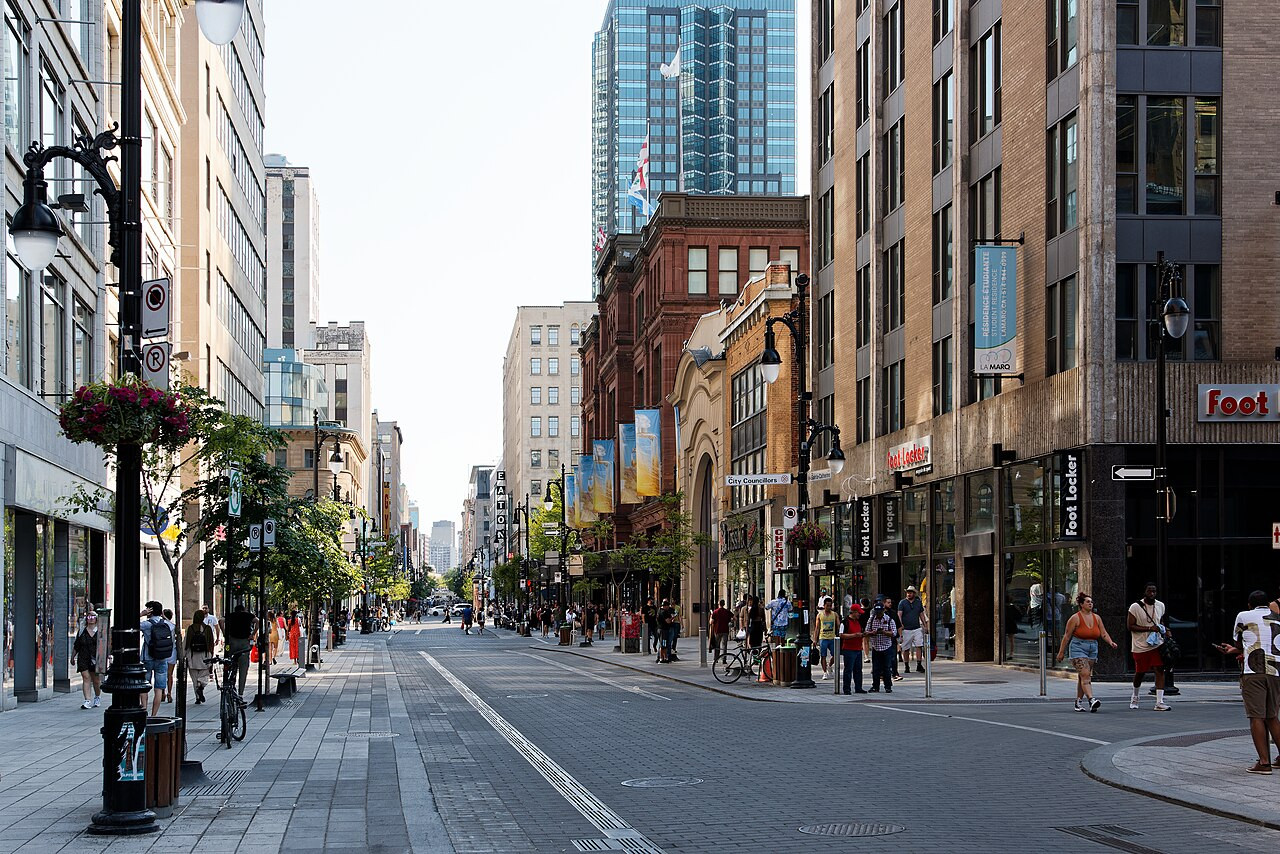 L'intersection de la rue Sainte-Catherine, au centre-ville