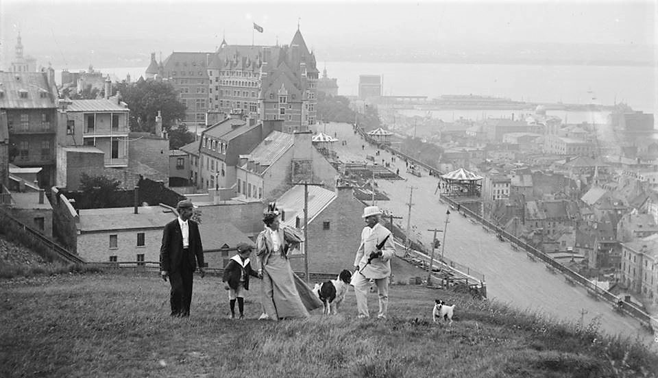 Le Château Frontenac et la terrasse Dufferin vers 1895
