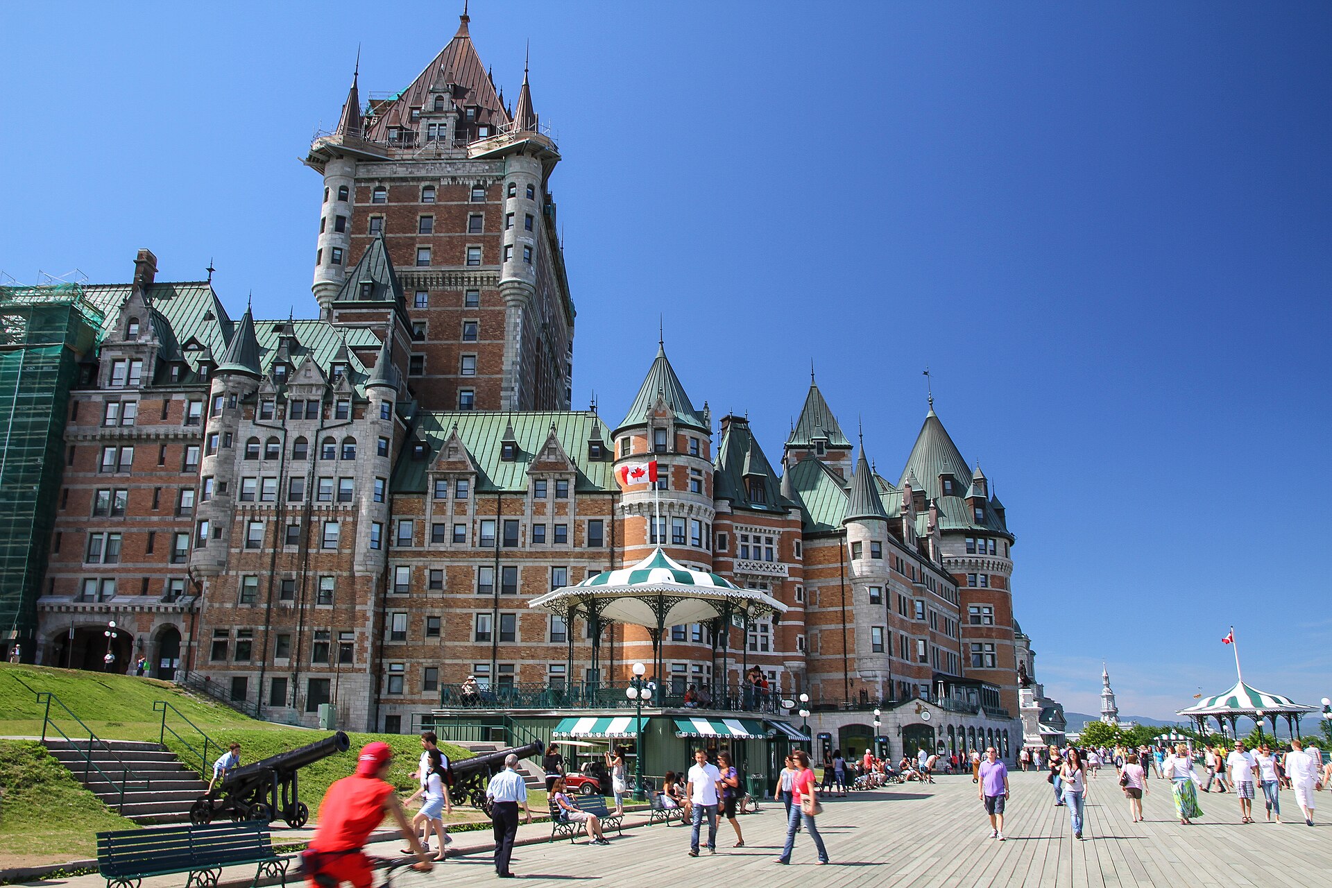 La terrasse Dufferin, au pied du Château Frontenac