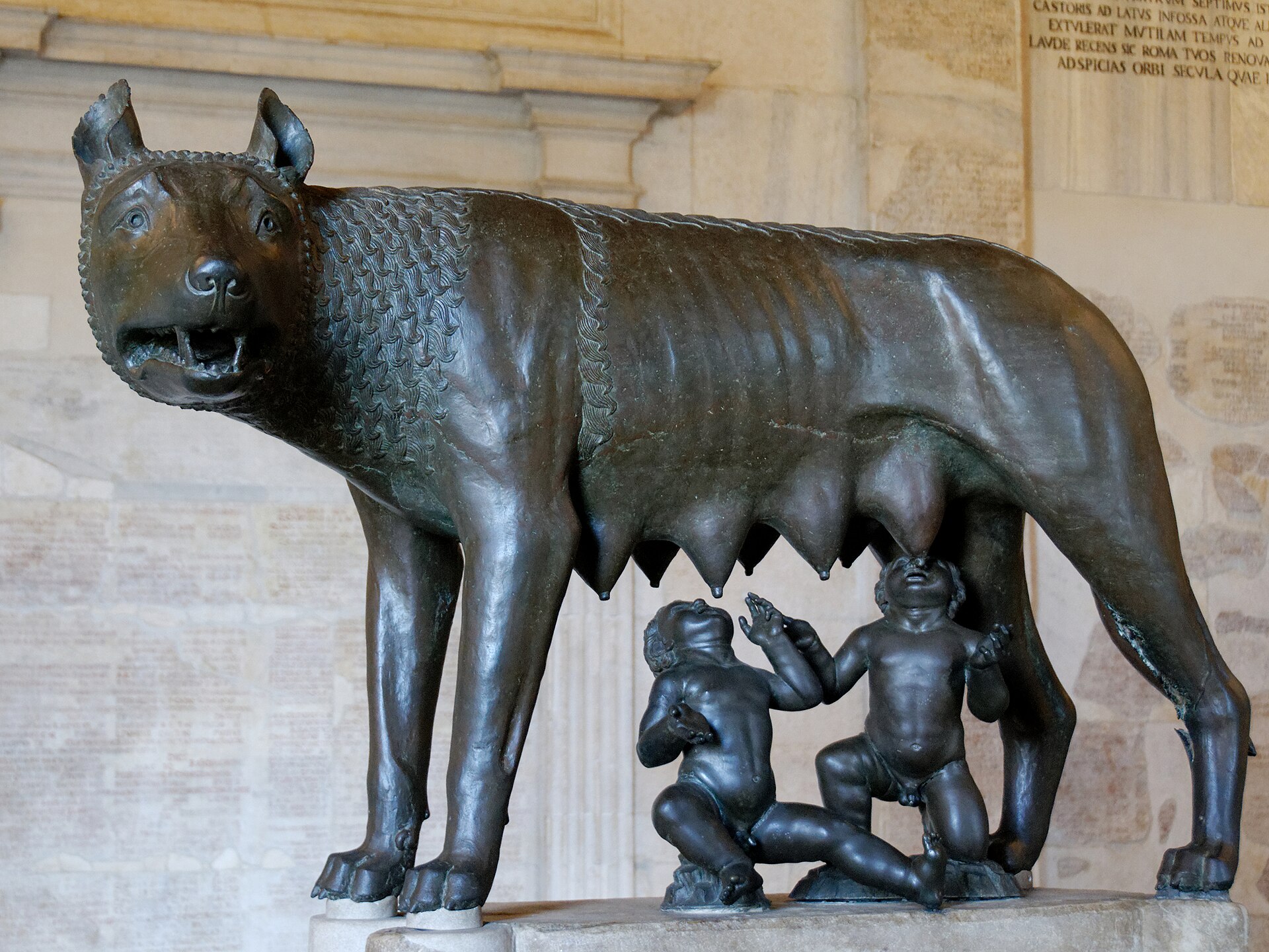 Rémus et Romulus furent élevés par une louve : la Louve capitoline, bronze conservé aux Musées du Capitole