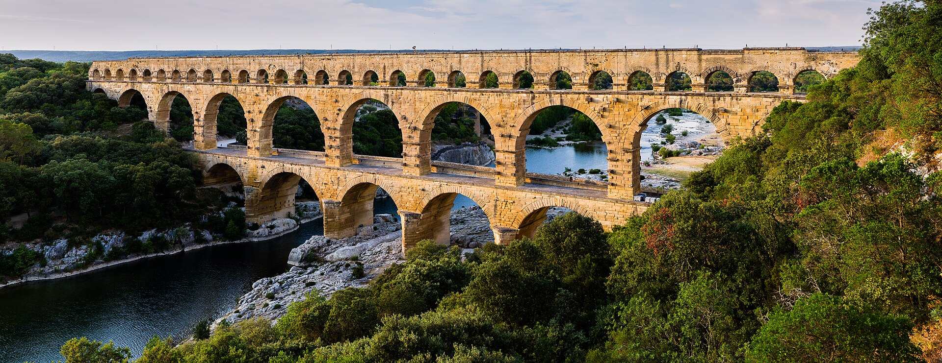 Le pont du Gard, un aqueduc romain du sud de la France actuelle