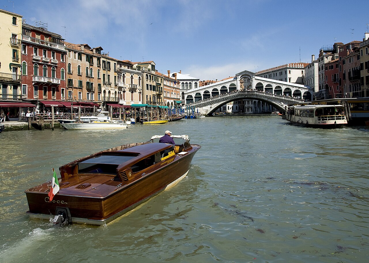 Le Grand Canal et le pont du Rialto, à Venise