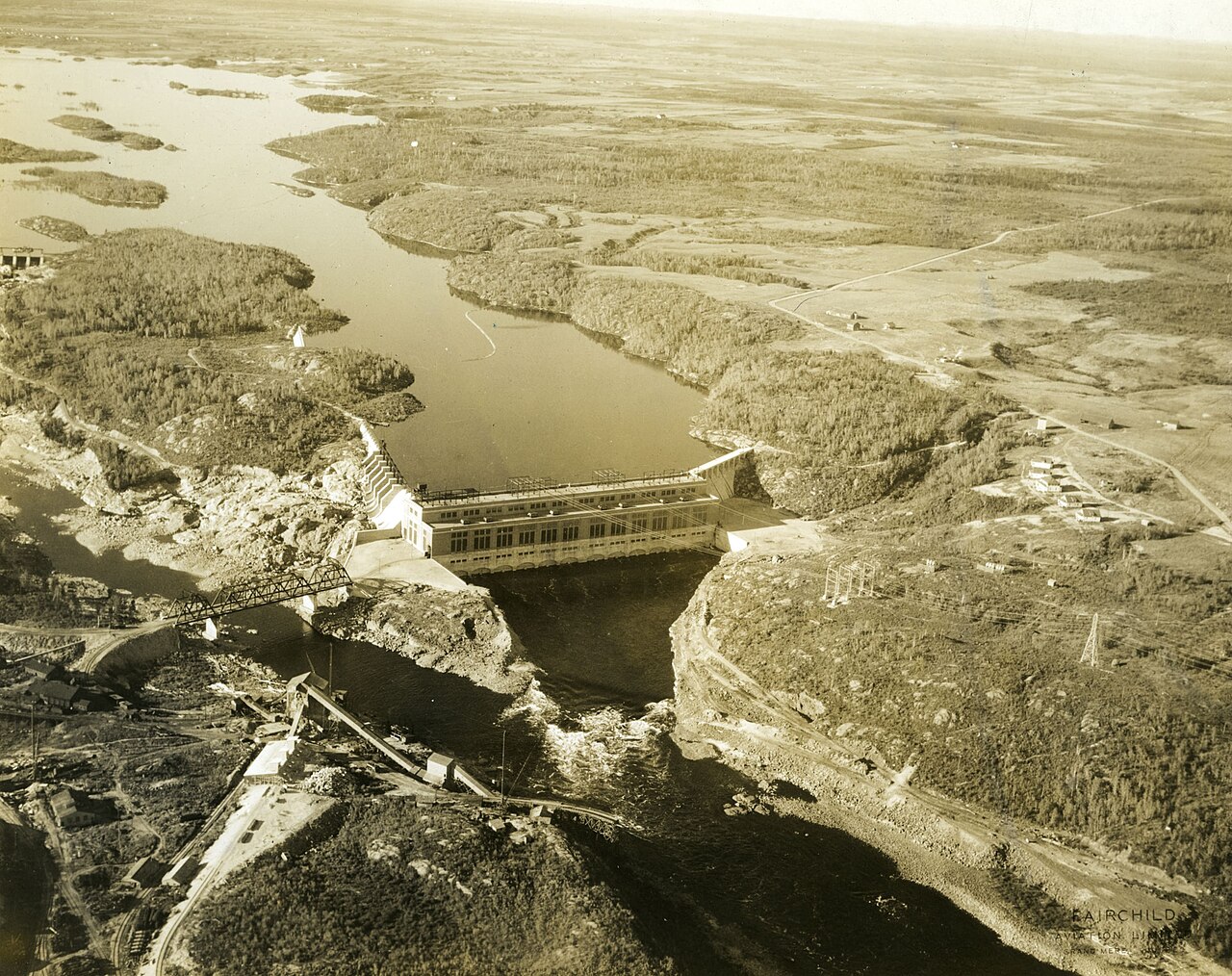 Une centrale hydroélectrique vue du ciel