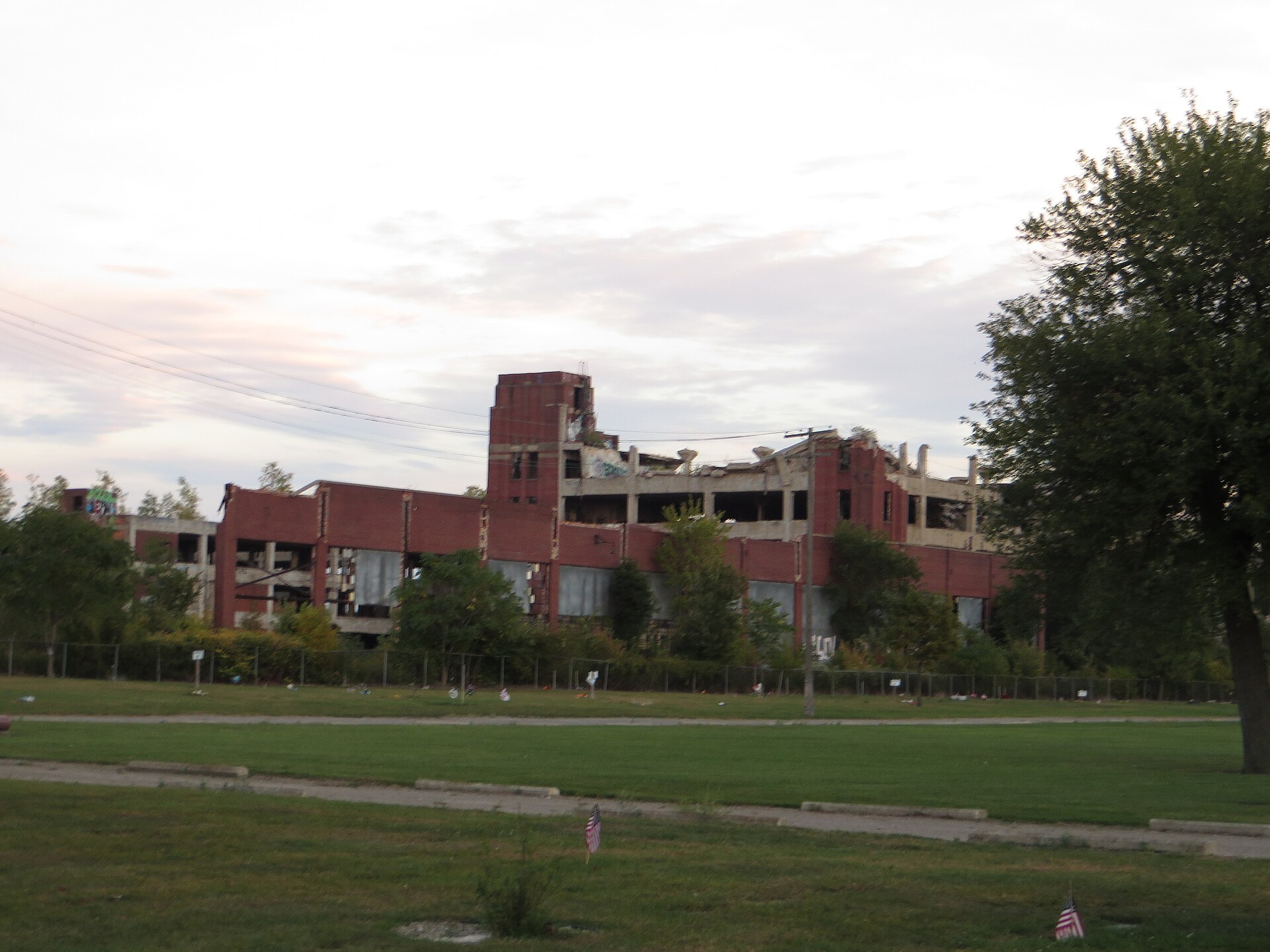 L'intérieur de l'usine Packard laissée à l'abandon