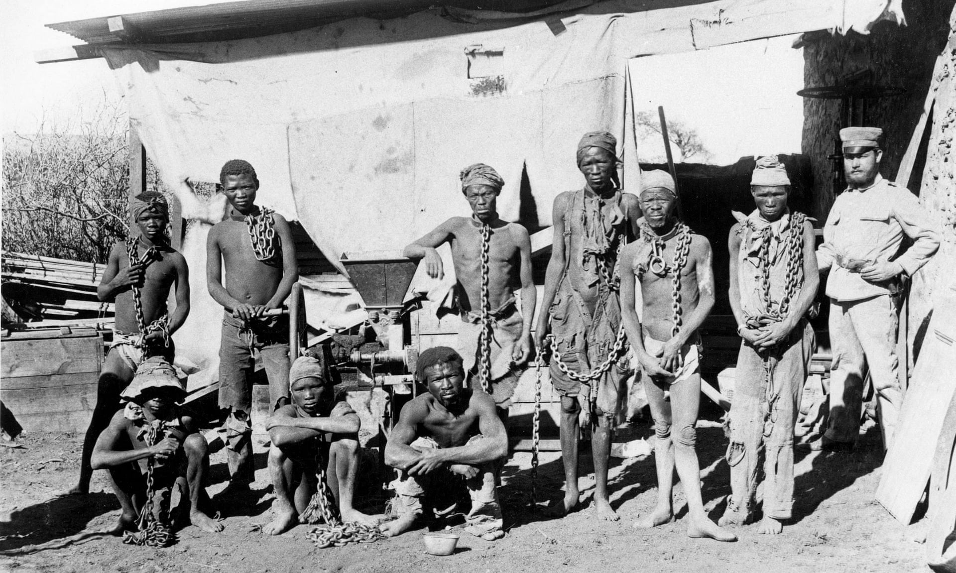 Des prisonniers héréros et namas dans le Sud-Ouest africain allemand