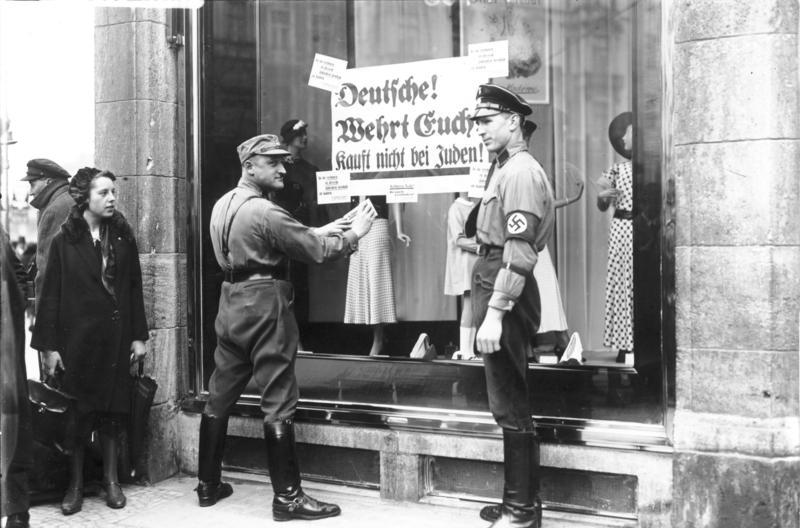 Le boycottage des commerces juifs, à Berlin, le 1er avril 1933