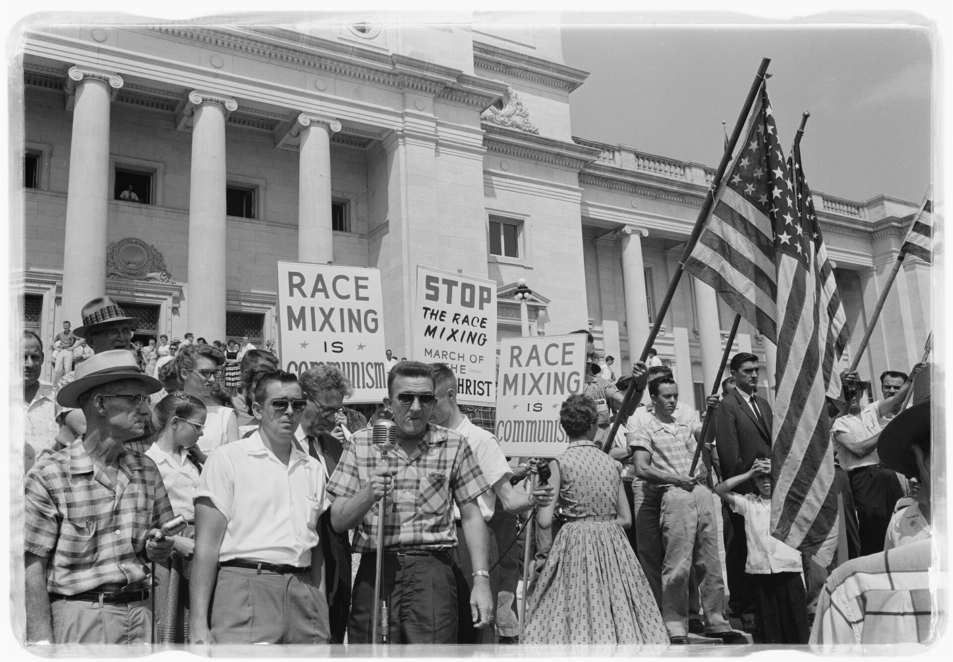 Une manifestation contre l'intégration de la Little Rock Central High, en 1959