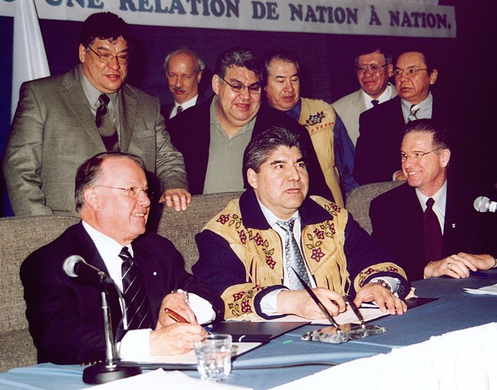 La signature de la Paix des Braves, en 2002